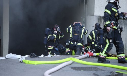U garažama na Jarunu izbio požar, stanari evakuairani