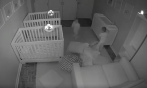 Tko je vidio spavati? Ovi blizanci sigurno nisu