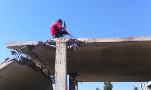 Pravo je čudo da je ovaj radnik još uvijek među živima