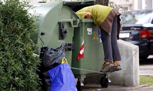 Rovinj zabranio kopanje po kontejnerima