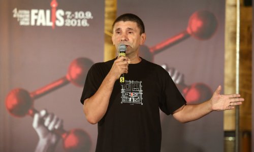 'Pobijedi Ninu Obuljen u sebi, budi veći domoljub od Hasanbegovića'