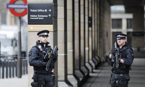 Velika Britanija ispitat će stanje sigurnosti u parlamentu