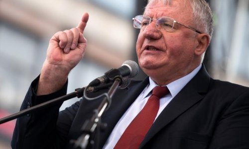 Šešelj nastavio divljati na Twitteru: 'S ustašama samo oštro...'