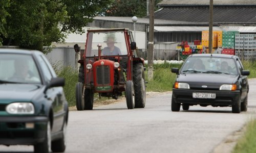 Znate li kako pretjecati? Evo kako sigurno obaviti ovaj riskantan prometni manevar