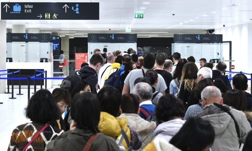 Kupili ste kartu, a kompanija vas ipak ne pušta da se ukrcate u avion? Provjerili smo smije li to napraviti i iz kojih razloga