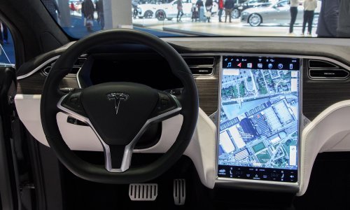 Tesla Model 3 neće imati ni (klasičnu) instrument ploču ni HUD