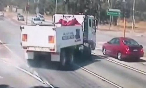 Bolni podsjetnik na to čemu služi retrovizor u autu