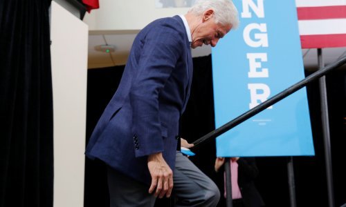Bivša novinarka optužila Clintona za seksualno napastovanje