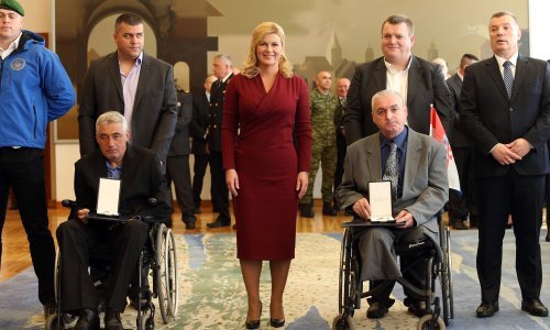 Grabar-Kitarović odlikovala 'Bojnu Zrinski' i 1. hrvatski gardijski zdrug