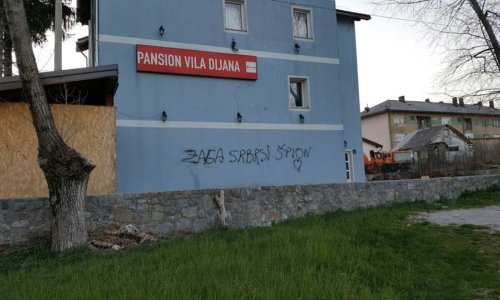 Polupismeni prijeteći grafit osvanuo na kući šefa Reformista u Gračacu