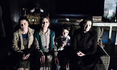 Črna mati zemla oduševila publiku Sterijinog pozorja