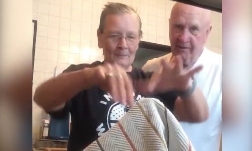 Je li ova bakica uopće svjesna svojih iluzionističkih moći?