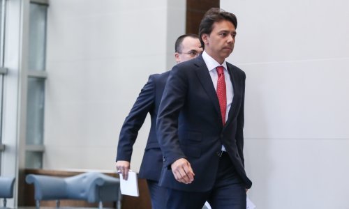 Treba li vjerovati ljudima s dvostrukim karijerama?