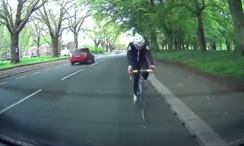 Vidite li auto ispred biciklista? E pa, ni on ga nije vidio