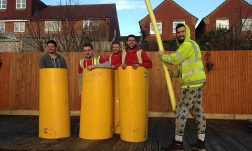 Evo kako se engleski građevinari zabavljaju