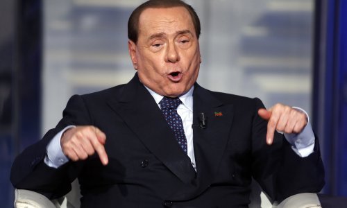 Berlusconi: Macron je zgodan mladić sa zgodnom mamom