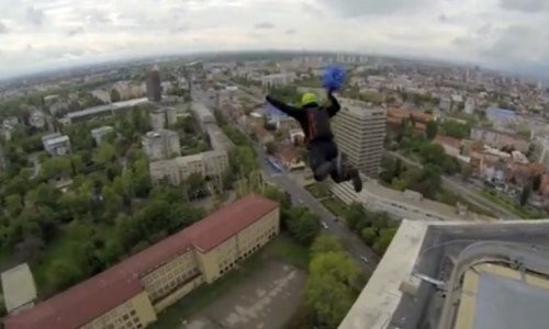 Skočili padobranima s vrha Zagrepčanke