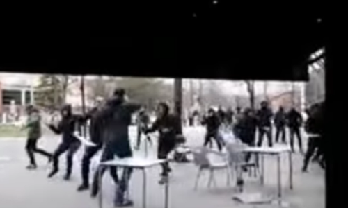 Divljački napad maskiranih huligana na navijače Barcelone