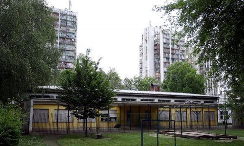 Uklanjaju azbestne ploče djeci pred nosom