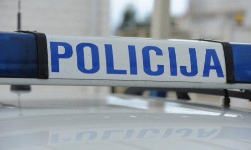 Ukrao javorov sirup i pivo pa se hrvao sa zaštitarom