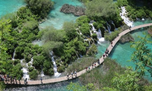 Ministar Ćorić uvjerava: Plitvice će biti izvedene 'iz faze opasnosti'