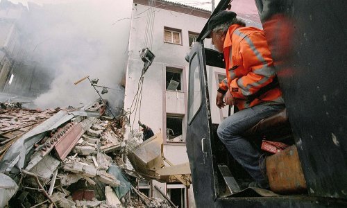 Schroeder: NATO ilegalno bombardirao Jugoslaviju