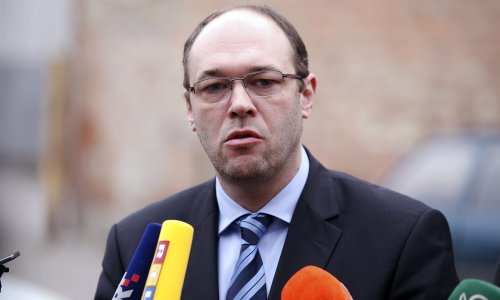 'Pitanje revizije rješavati u institucijama'