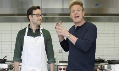 Potpuni amater uči kuhati od Gordona Ramsayja