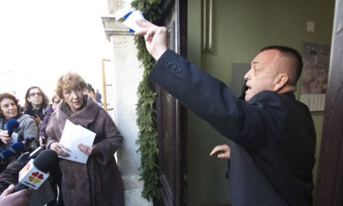 Osječki gradonačelnik prekinuo presicu sindikata i isplatio plaću