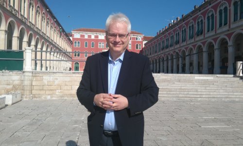 Josipović uvrijeđen: 'Ne nudim se SDP-u, samo razgovaramo'