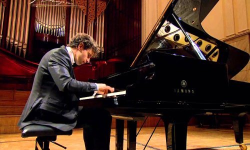 Proslavljeni pijanist Aljoša Jurinić na zagrebačkom Gornjem gradu