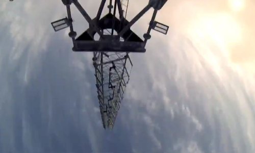 Skočio s radijske antene i usput napravio dvostruki 'front flip'