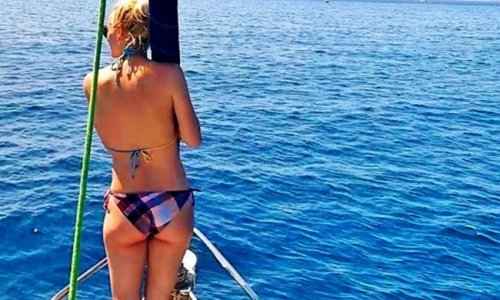 Tko bi vidio dupine pored naše zanosne glumice?