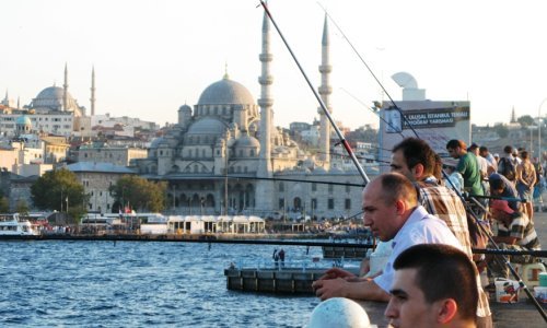 Tanker se zaletio u povijesnu palaču na istanbulskom Bosporu