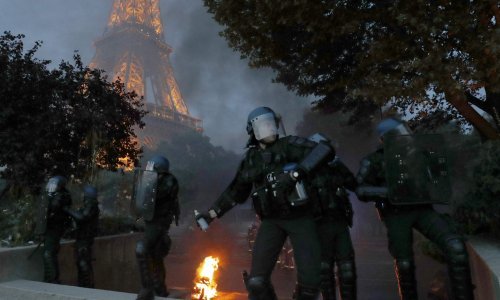 Navijački neredi u Parizu, policija koristila suzavac