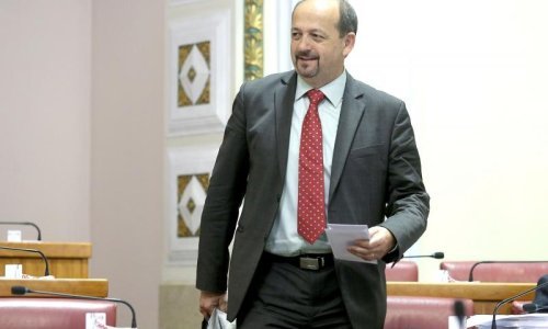Lovrinović traži plenarnu sjednicu Sabora: Kud' Bruxelles okom, tud' mi skokom!