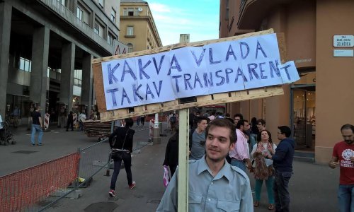 Lani je svojim transparentom raspametio Hrvatsku, a ovoga puta  priprema dva
