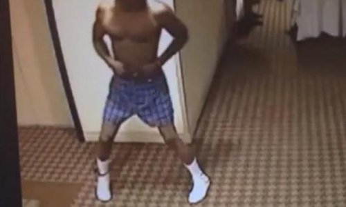 Slavni reper trčao gol po hotelu