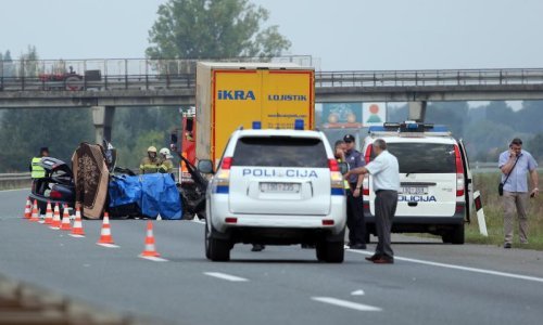 Kod Otočca u prometnoj nesreći poginula jedna osoba