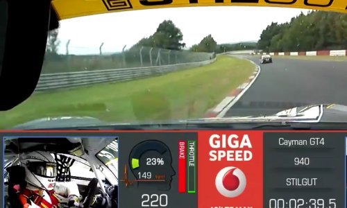 Pogledajte kako se vozač utrka spasio od sudara pri 225 km/h!