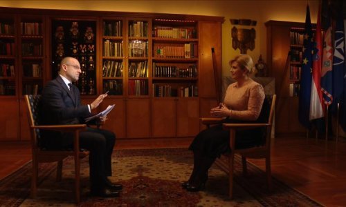 Obračun teškaša: Smireni pit-bull Bago i nervozna predsjednica