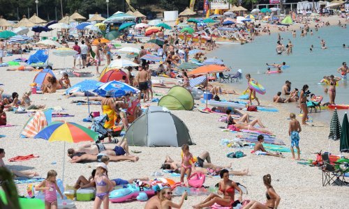 U Novalji uhićeni dileri s hrpom droge i novca