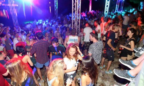 Garden odlazi iz Tisnog. Partikularni interesi potjerali 20.000 gostiju