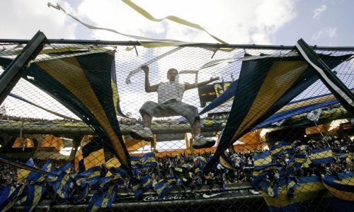 Kaos u Argentini; napadnuti i ozlijeđeni igrači Boca Juniors, utakmica na kraju odgođena