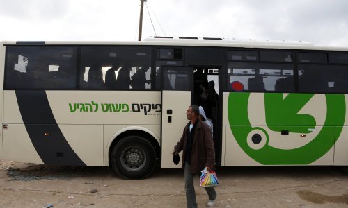 Zapaljena dva autobusa za palestinske radnike