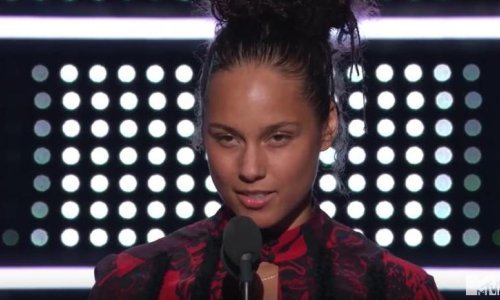 Alicia Keys i dalje osvaja publiku bez šminke