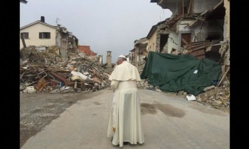 Papa posjetio talijanski grad razrušen u potresu