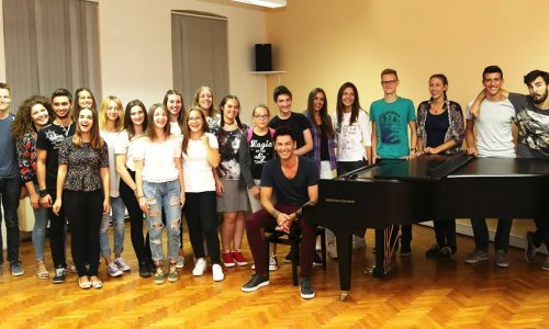 Maksim Mrvica: Povratak u školske klupe