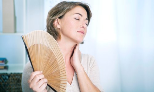 Neugodni simptomi menopauze: kako ih prirodno ublažiti?