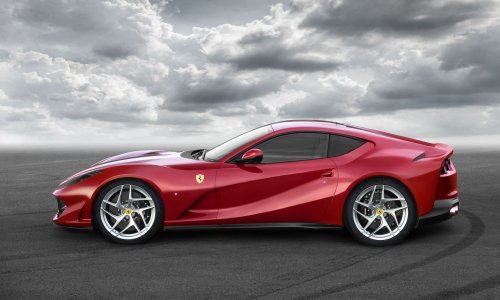 Ferrari F812 Superfast zvuči brutalno!